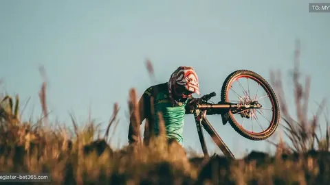 挑战巅峰：拉亚的全能蜕变之旅，引领足球新潮流！